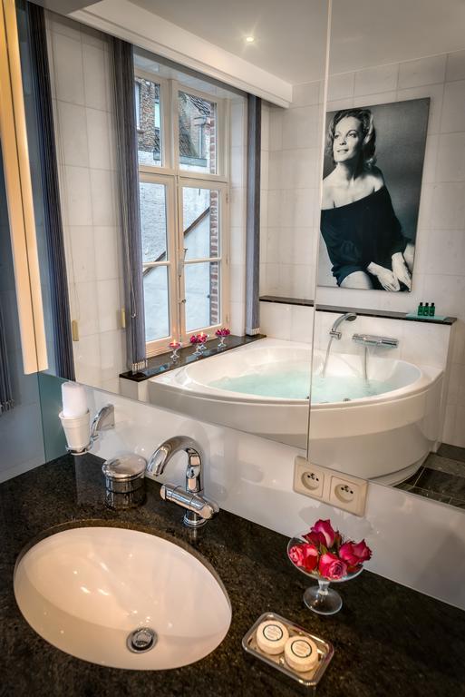 Canalside House - Luxury Guesthouse Брюж Стая снимка